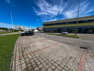 Ufficio in Vendita a Tavagnacco, zona Feletto Umberto, 109'000€, 97 m²