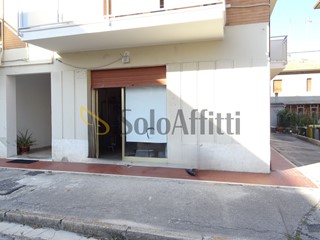 Capannone in Affitto a Senigallia, zona Borgo Molino, 300€, 36 m²