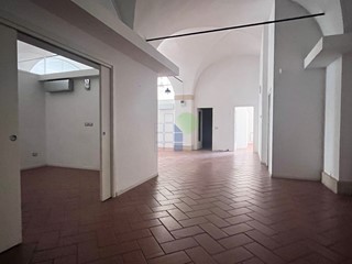 Ufficio in Affitto a Livorno, zona zona Portuale, 1'550€, 270 m²