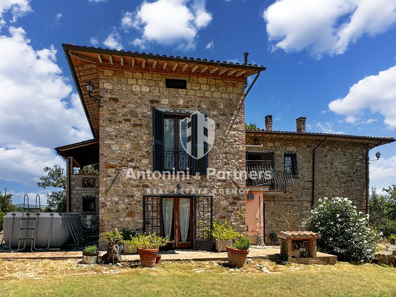 Casa Semi Indipendente in Vendita a Todi, 208'000€, 293 m², con Box