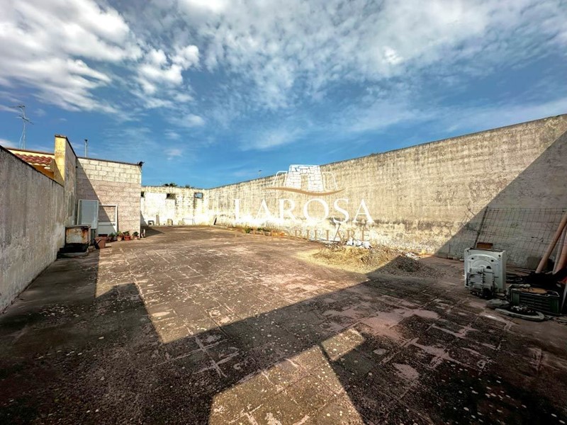 Casa Indipendente in Vendita a Melendugno, 120'000€, 117 m²