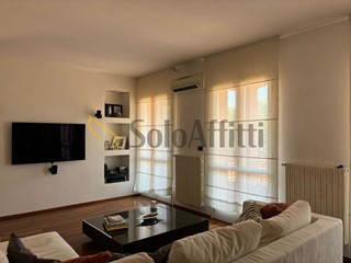 Appartamento in Affitto a Modena, 1'300&euro;, 90 m²