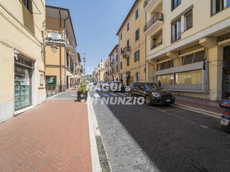 Appartamento in Vendita a Grottaferrata, 230'000€, 100 m²