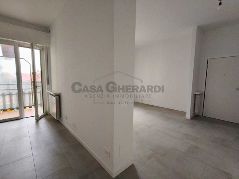 Trilocale in Vendita a Almenno San Salvatore, 164'000€, 100 m², con Box