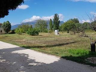 Villa in Vendita a Foligno, 350'000€, 326 m²