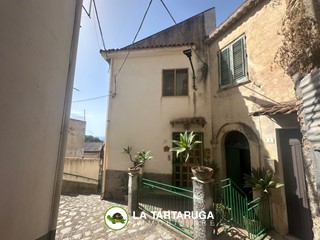Casa Indipendente in Vendita a Pagliara, 75'000€, 250 m²