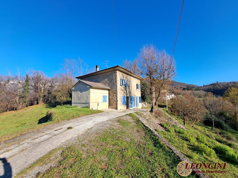 Casale in Vendita a Bagnone, 250'000€, 179 m²