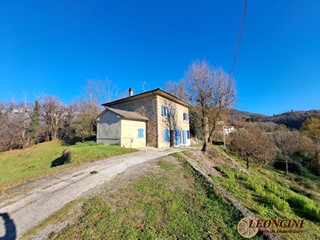 Casale in Vendita a Bagnone, 250'000€, 179 m²