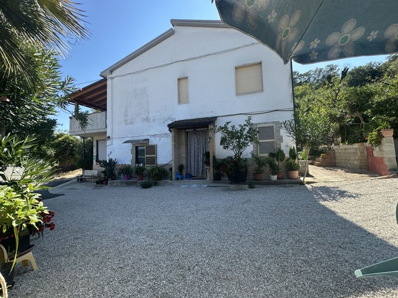 Villa in Vendita a Morro d'Oro, 165'000€, 240 m²