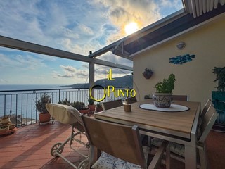 Attico in Vendita a Ospedaletti, 595'000€, 138 m²