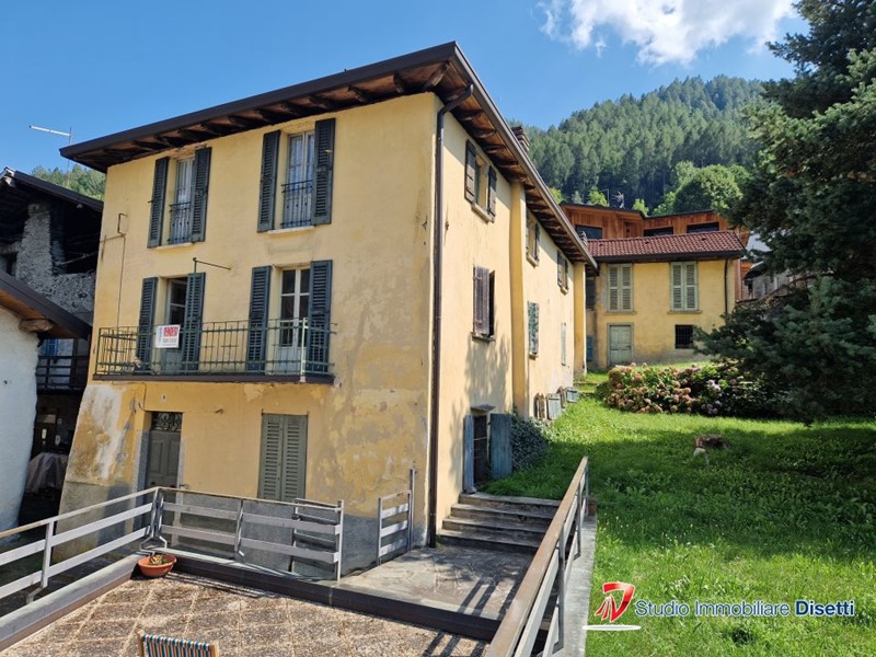 Casa Semi Indipendente in Vendita a Corteno Golgi, 90'000€, 350 m²