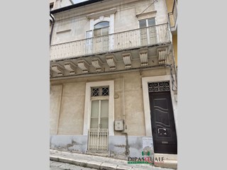 Casa Indipendente in Vendita a Ragusa, 62'000&euro;, 204 m²