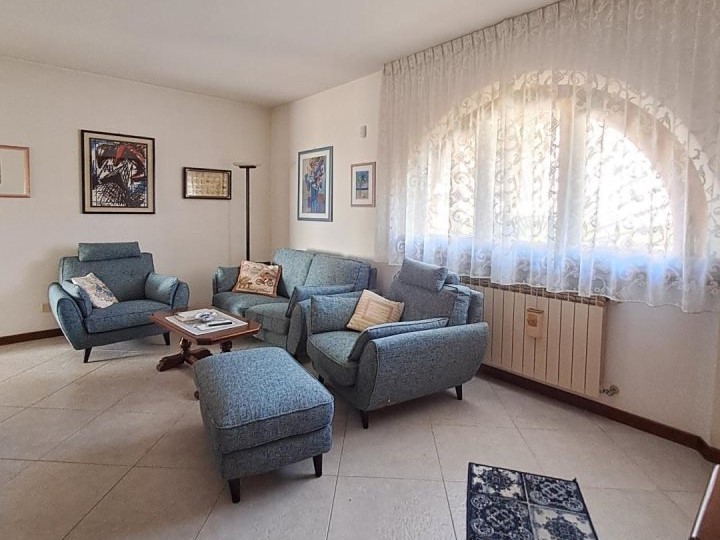 Villa in Vendita a Massarosa, 385'000€, 180 m²