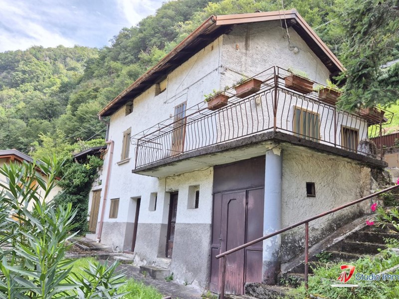 Villa in Vendita a Cedegolo, 58'000€, 84 m²