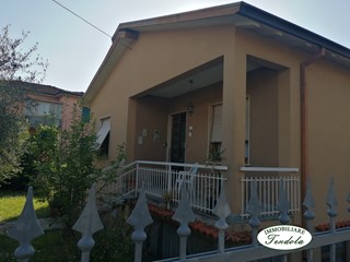 Casa Indipendente in Vendita a Fosdinovo, 299'000€, 270 m²
