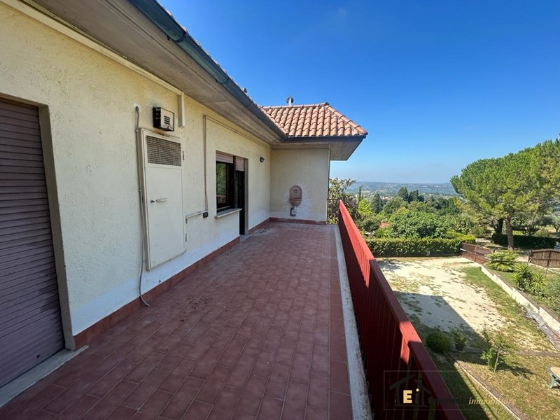 Quadrilocale in Vendita a Montopoli di Sabina, 190'000€, 120 m²