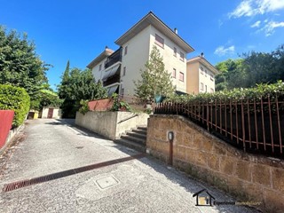 Quadrilocale in Vendita a Montopoli di Sabina, 180'000&euro;, 120 m²