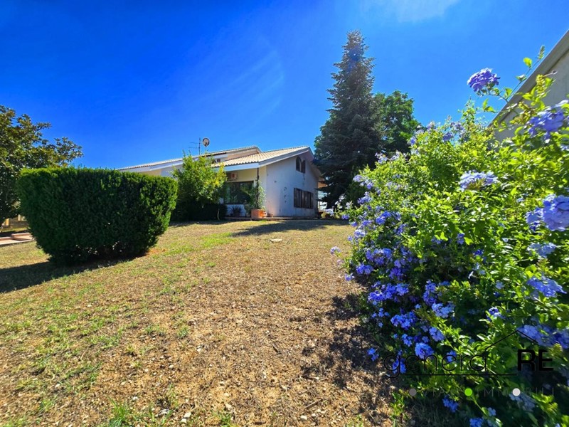 Villa in Vendita a Città Sant'Angelo, 520'000€, 280 m²