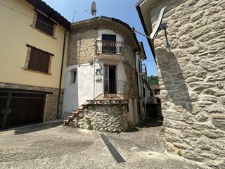 Casa Semi Indipendente in Vendita a Isola del Gran Sasso d'Italia, 27'000€, 59 m²