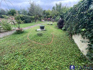 Casa Semi Indipendente in Vendita a Carrara, 300'000€, 210 m²