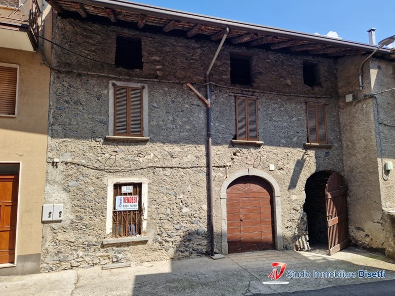 Casa Semi Indipendente in Vendita a Losine, 44'000€, 250 m²