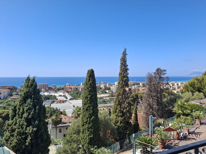Trilocale in Vendita a Bordighera, 290'000€, 88 m²
