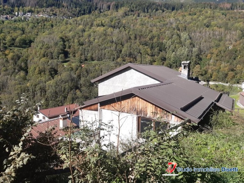 Casa Semi Indipendente in Vendita a Saviore dell'Adamello, 55'000€, 200 m²