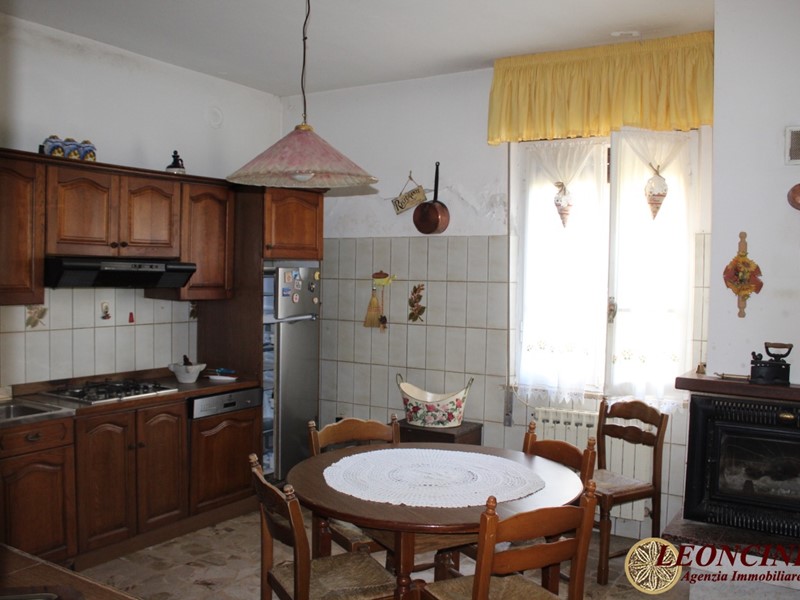 Villa in Vendita a Villafranca in Lunigiana, 98'000€, 190 m²