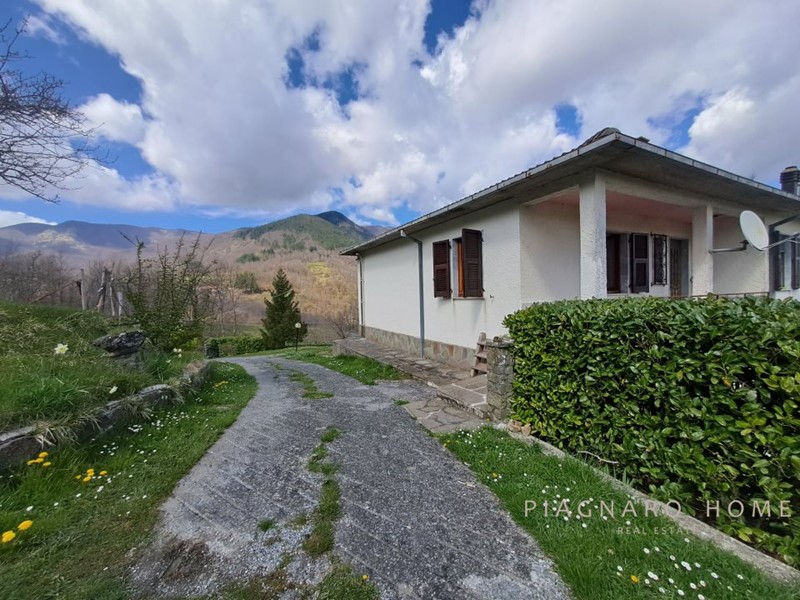 Casa Indipendente in Vendita a Zeri, 165'000€, 289 m²