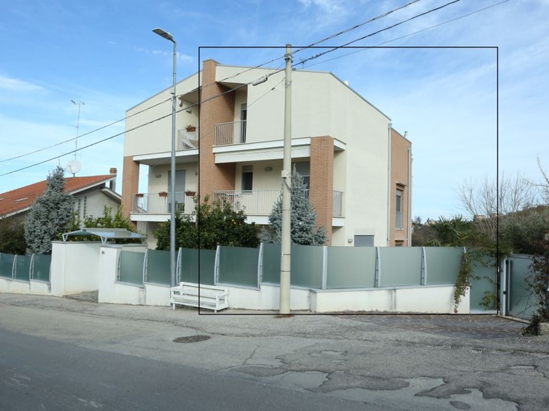 Villa in Vendita a San Giovanni Teatino, 355'000€, 265 m²