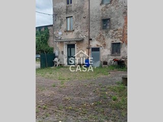 Casa Indipendente in Vendita a Castelfranco di Sotto, zona Orentano, 90'000&euro;, 225 m²