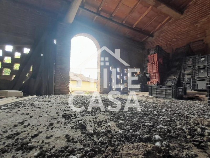 Casale in Vendita a Castelfranco di Sotto, zona Orentano, 90'000€, 100 m²