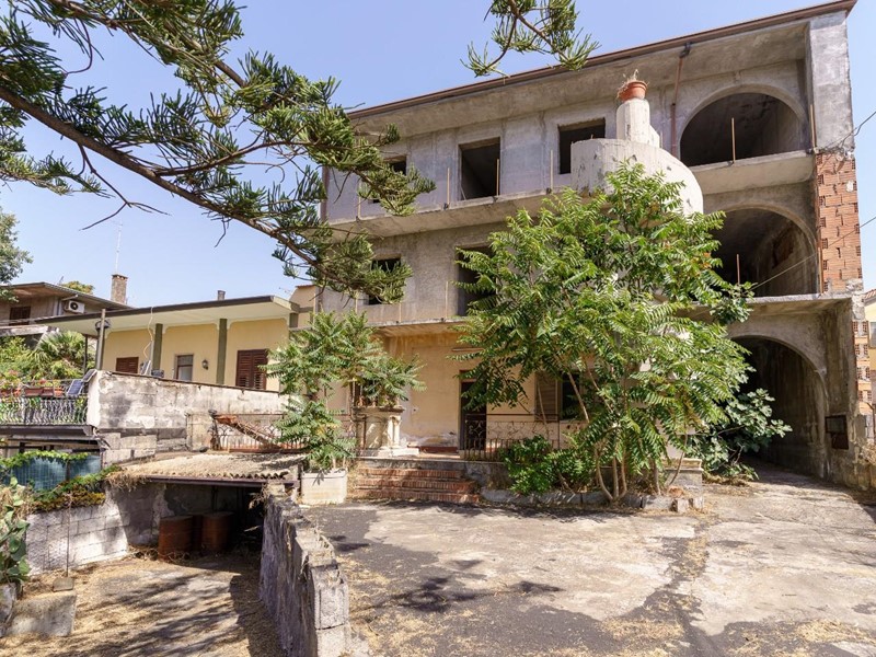 Bilocale in Vendita a San Giovanni la Punta, 80'000€, 50 m², con Box