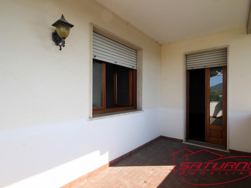 Appartamento in Vendita a Lucca, zona San Marco, 290'000€, 145 m², con Box