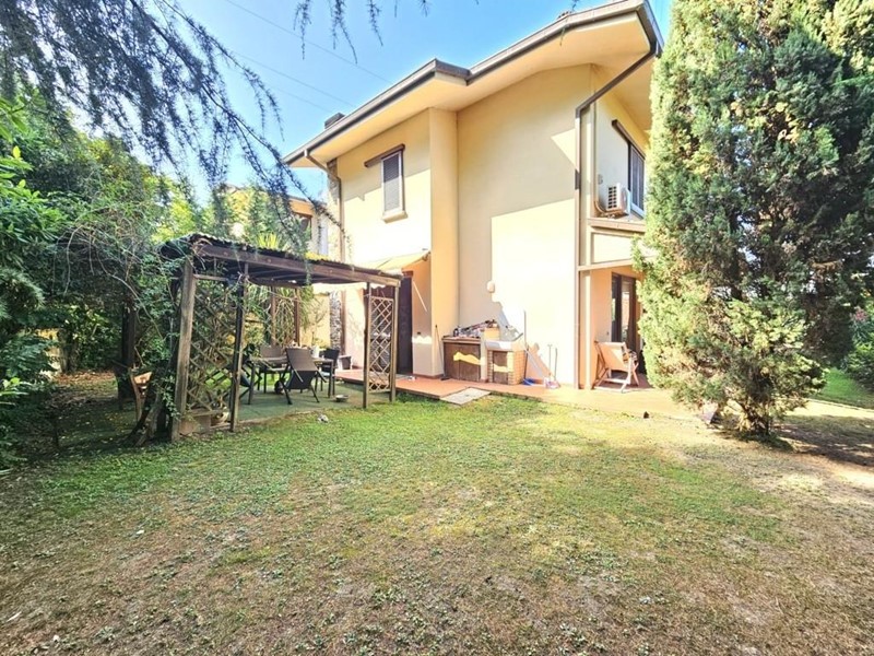 Villa in Vendita a Buggiano, zona Borgo a Buggiano, 430'000€, 260 m²