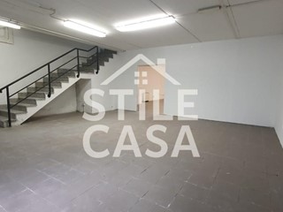 Immobile commerciale in Vendita a Porcari, 107'000€, 170 m²