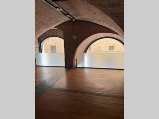 Immobile commerciale in Affitto a Siena, 2'200€, 80 m²