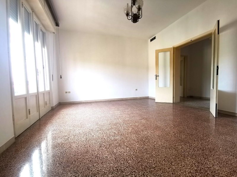 Quadrilocale in Vendita a Fucecchio, 120'000€, 90 m², con Box