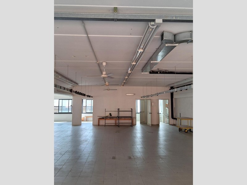 Ufficio in Affitto a San Giuliano Terme, 1'700€, 285 m²