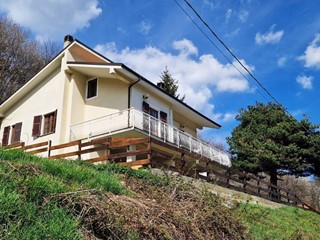 Villa in Vendita a Murialdo, 110'000€, 220 m²