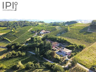 Villa in Vendita a Strevi, 750'000€, 600 m²