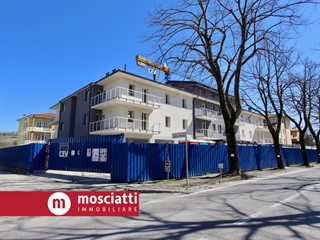 Magazzino in Affitto a Matelica, 300€, 55 m²