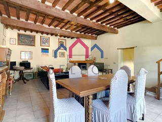 Casa Semi Indipendente in Vendita a Pescaglia, 75'000€, 145 m²