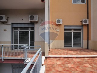 Immobile commerciale in Vendita a Paternò, 85'000€, 60 m²