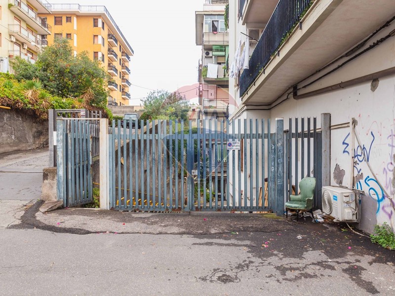 Immobile commerciale in Vendita a Catania, 135'000&euro;, 140 m²