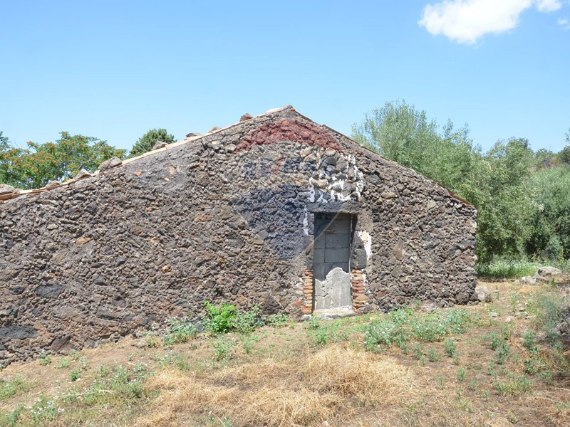 Rustico in Vendita a Adrano, 69'000&euro;, 170 m²