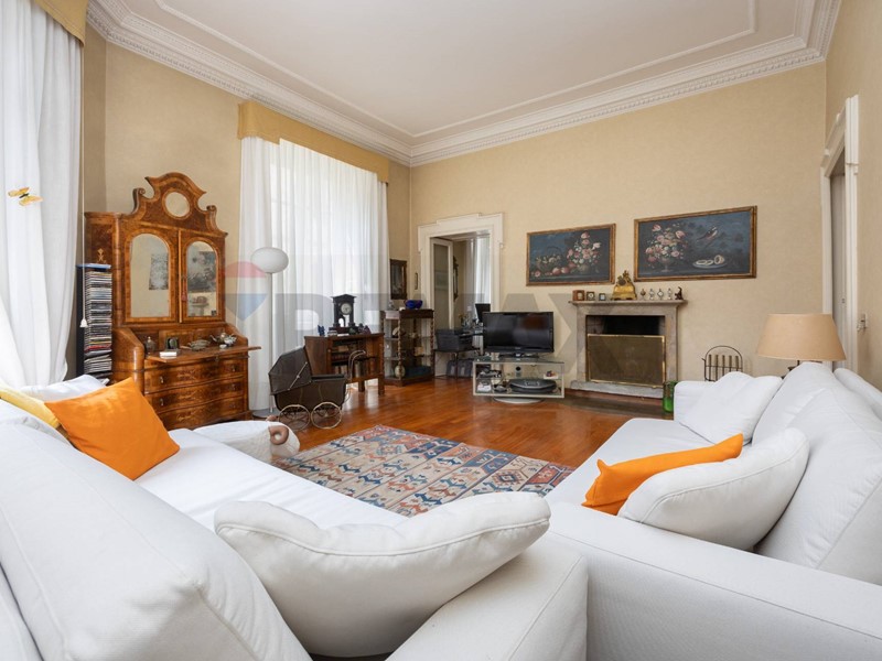 Appartamento in Vendita a Como, 1'300'000&euro;, 212 m²