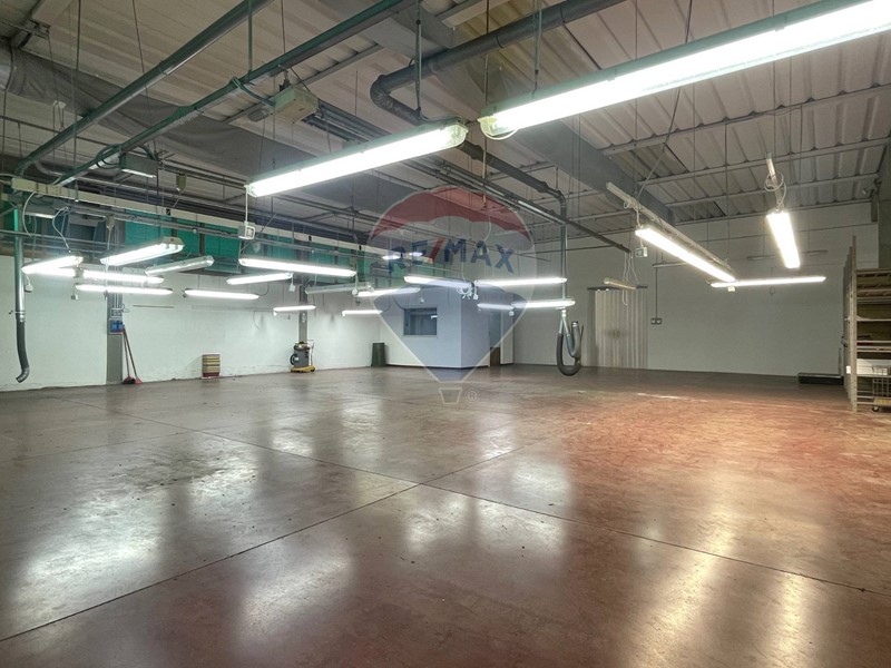 Capannone in Vendita a Cerreto Guidi, 850'000€, 1400 m²