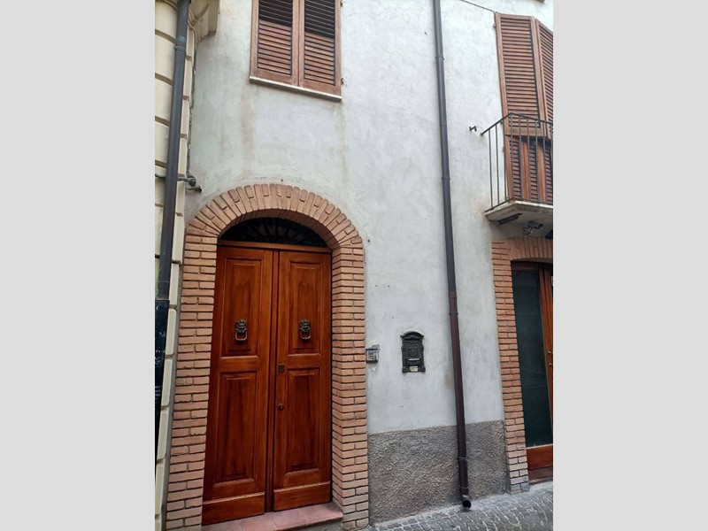 Appartamento in Affitto a Teramo, 750€, 160 m²