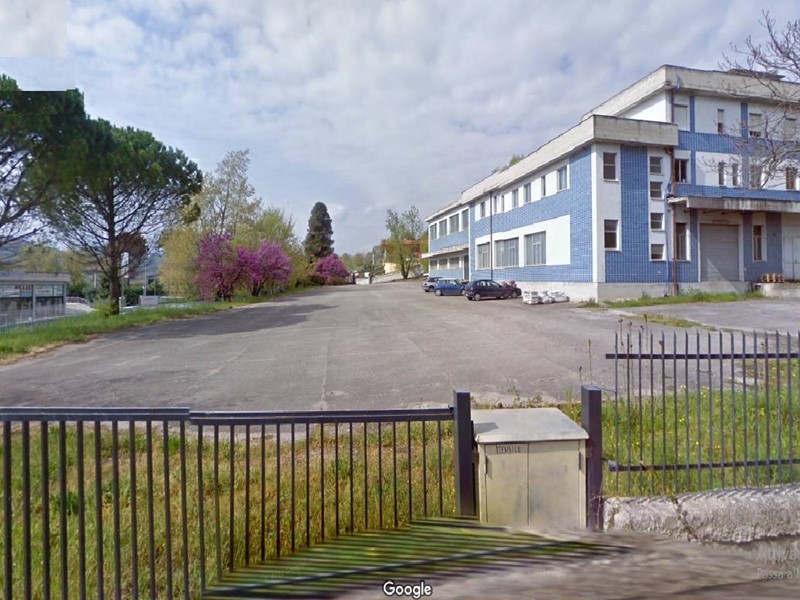Capannone in Vendita a Teramo, 1'300'000€, 2000 m²